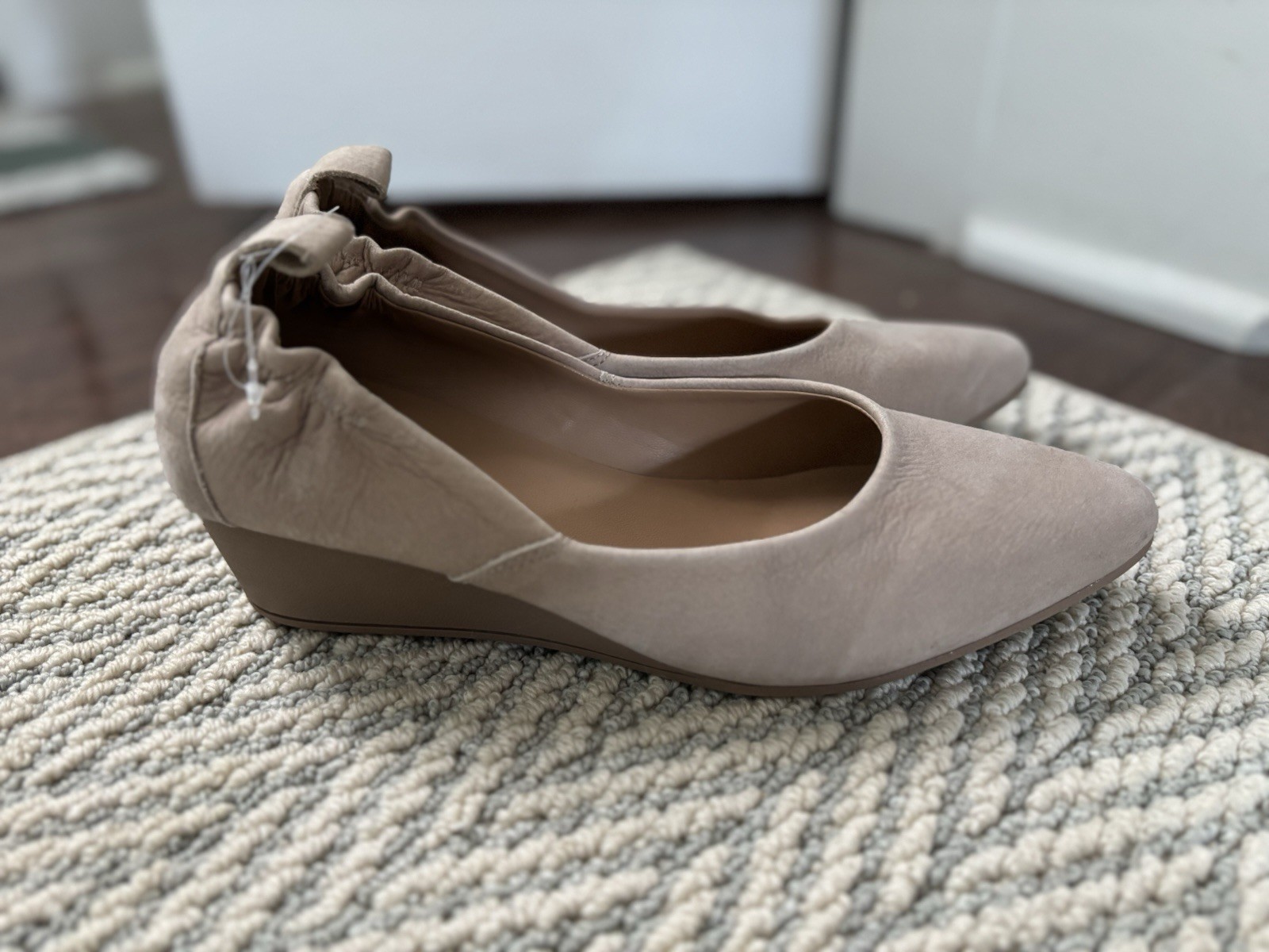 Blondo Etta Ballet Shoes Pointed Toe Low Wedge Taupe Leather Women’s Size 8