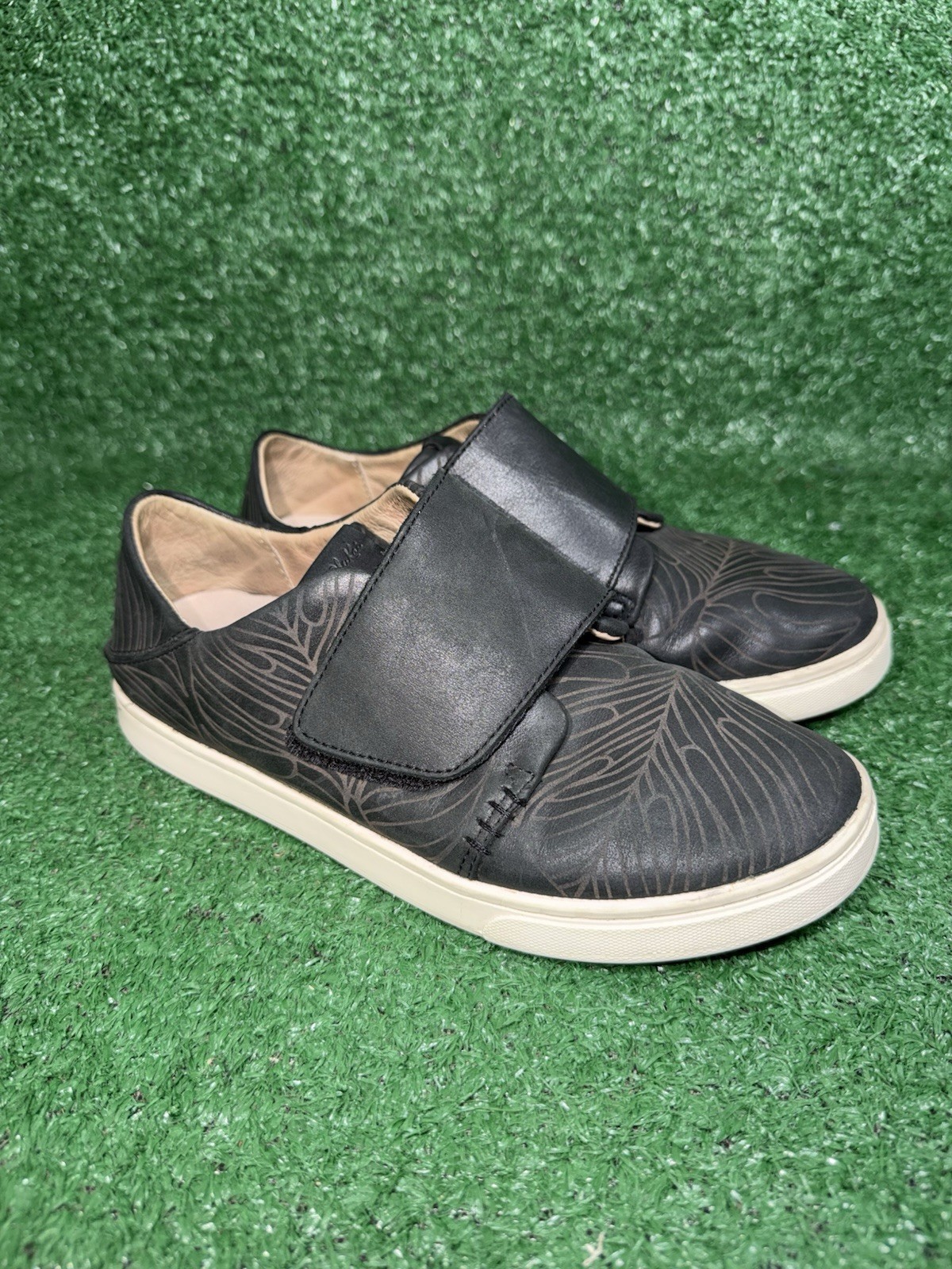Olukai Women Size 6 Pehuea Loupili Black White Leather Shoe Strap Casual Sneaker