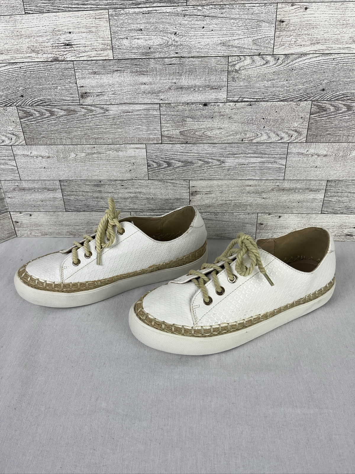 Venus Women’s White Reptile Print Lace Up Boho Comfort Shoes Size 10