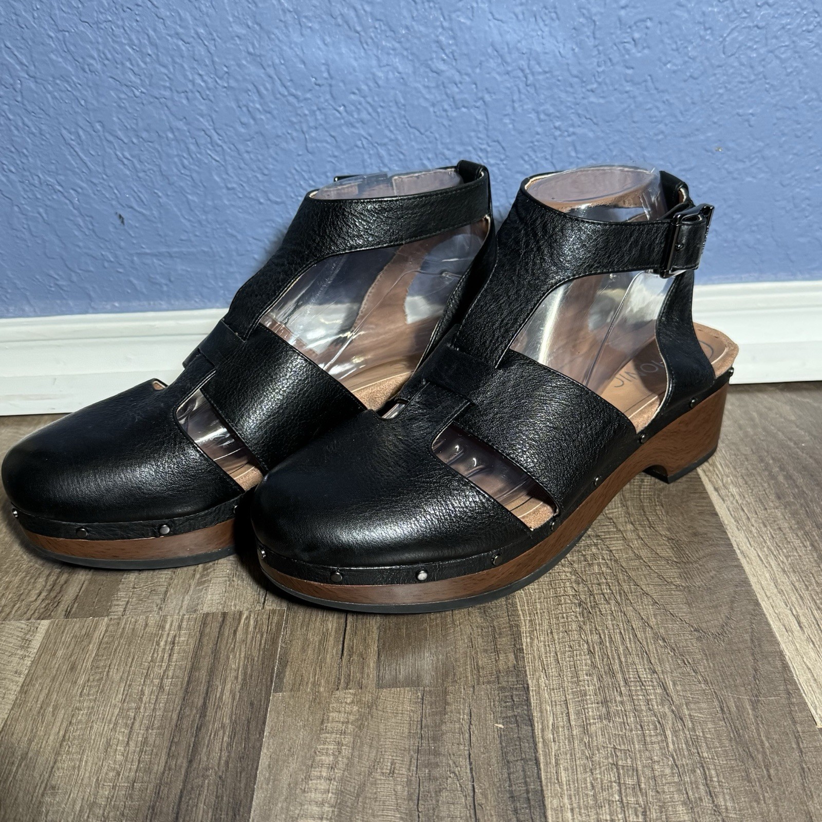 Vionic Faye T-Strap Leather Clog Sandals Women’s 8 Black Studded Woven Strappy