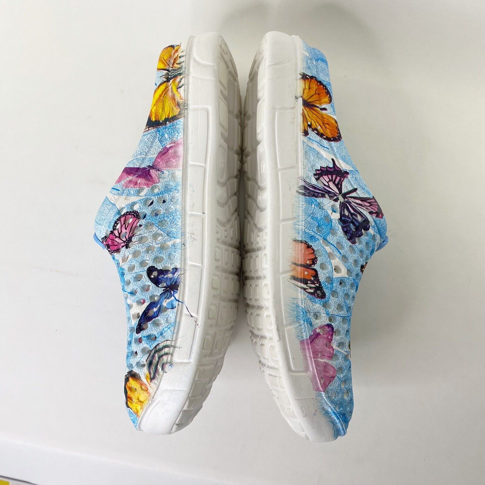 Butterfly Shoes Womens Size 10 Foam Man Made Waterproof Unbranded White/Blue