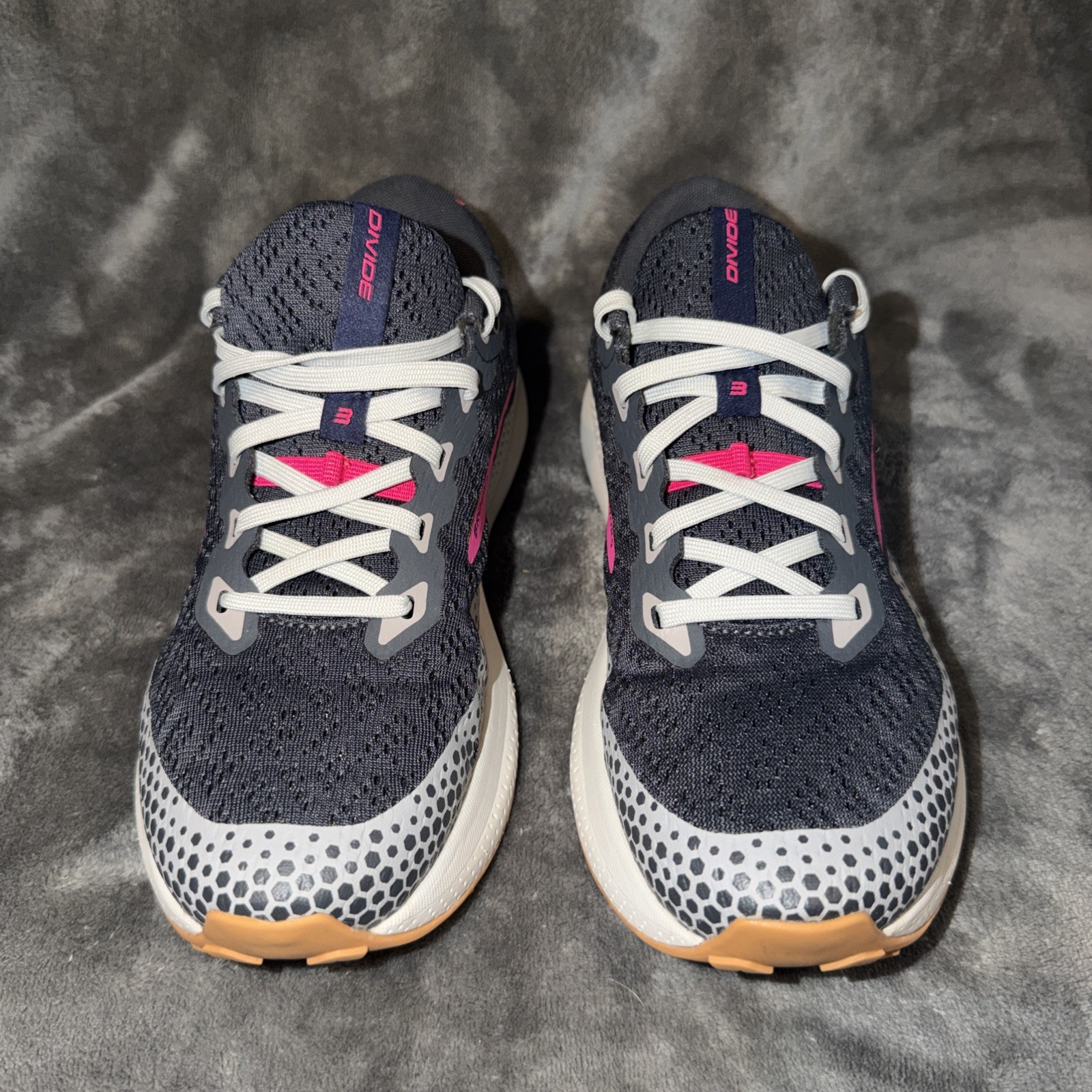Brooks Divide 3 Womens Shoes Sz 8 B Trail Running Ebony Gray Pink Sneakers EUC