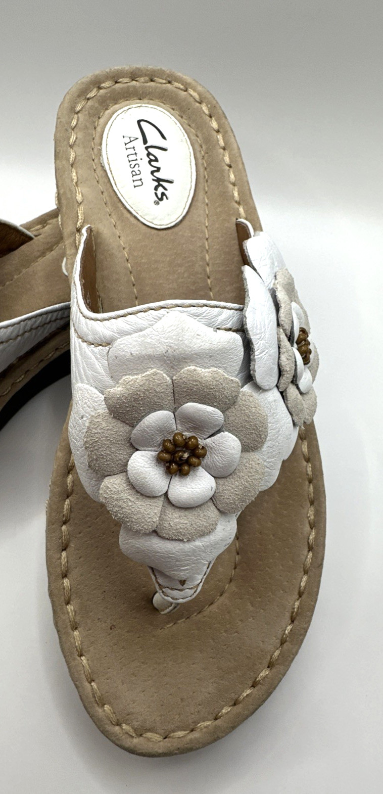 Clarks Artisan Women’s Comfort Leather Shoes Size 7M White Beige Flowers Slip On