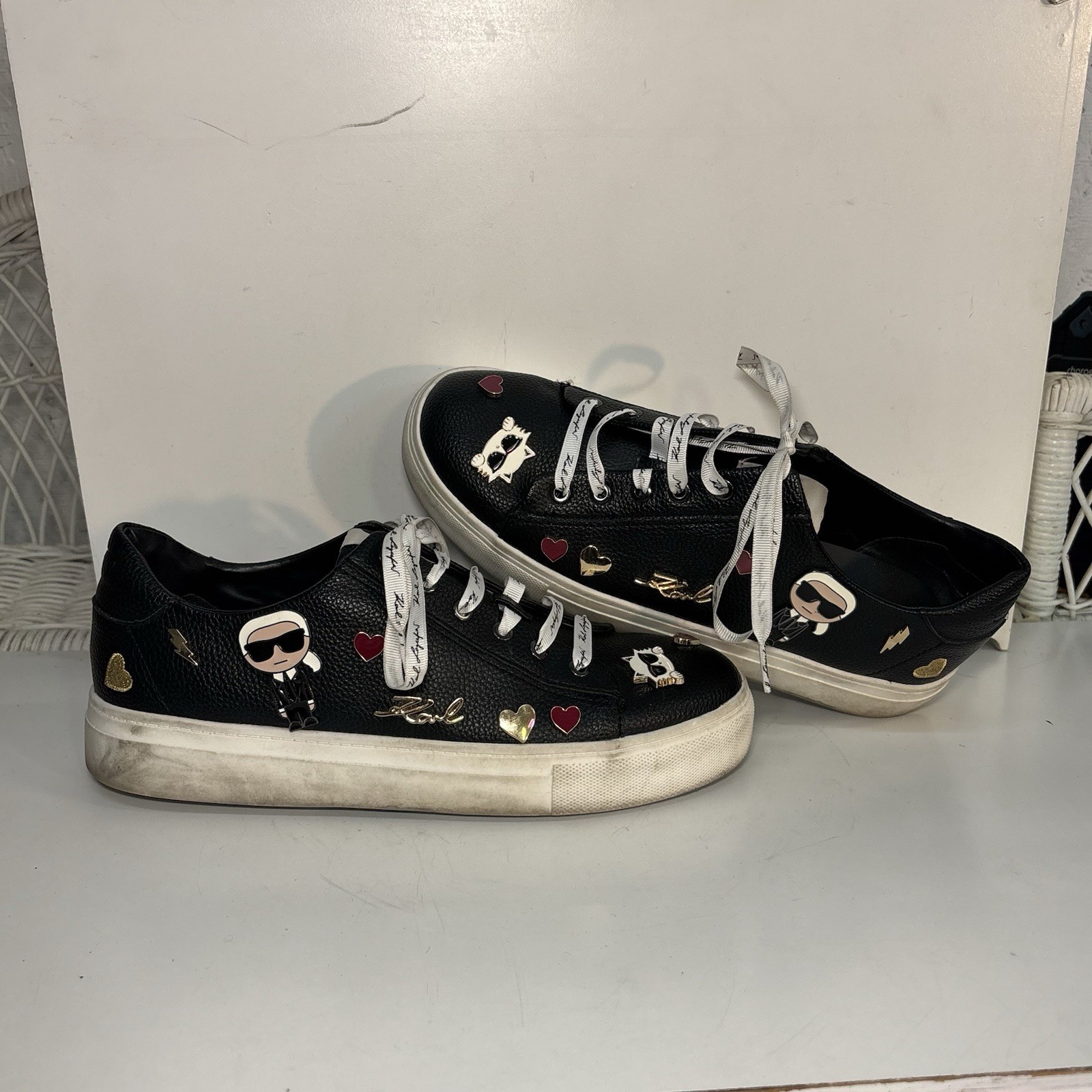 Karl Lagerfeld Paris Cate Pins Women’s Black Leather Novelty Sneakers Size 9.5M