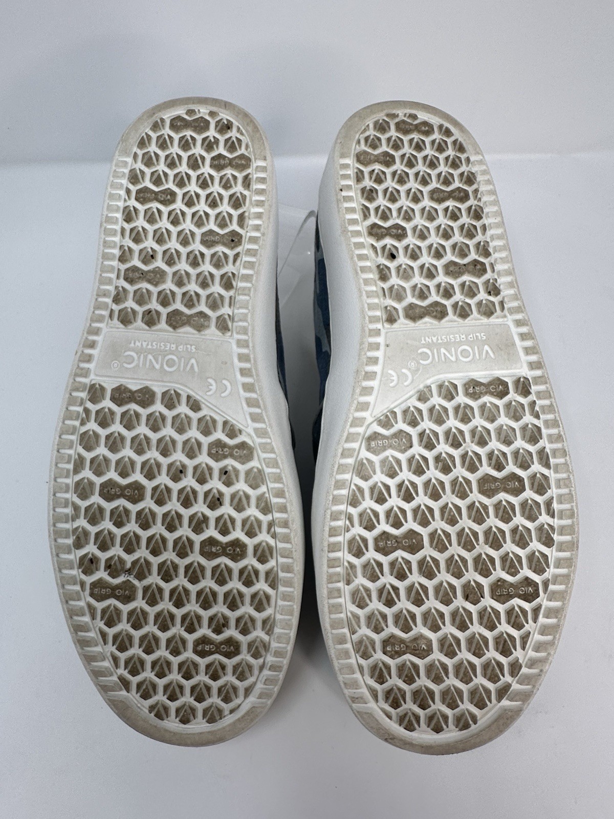 Vionic Avery Camo Grey Suede Slip On Sneaker Womens Sz 7 Vio-Grip Slip Resistant