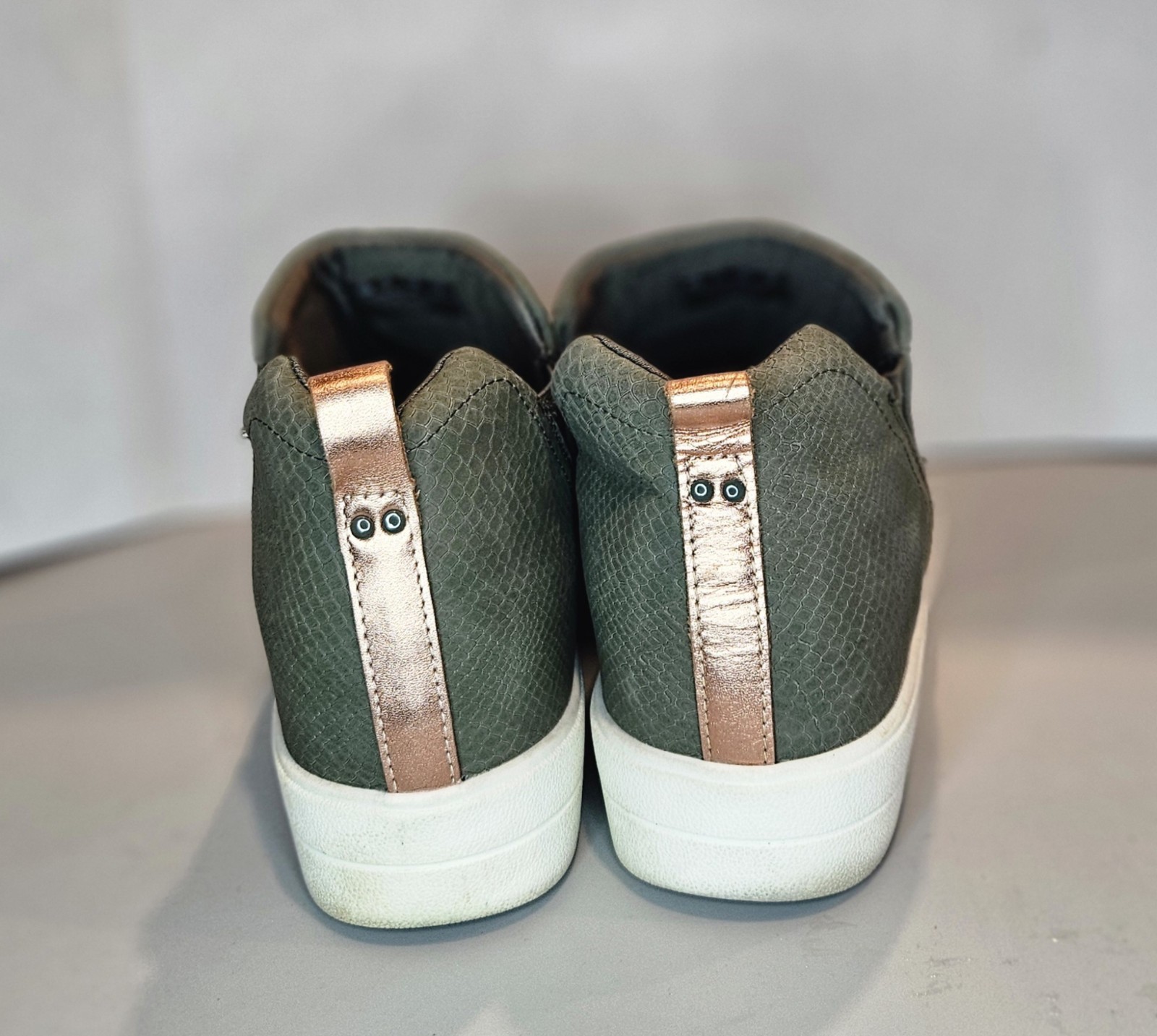 Ryka Womens Vera Comfort Wedge Sneaker Olive 9 Wide Ankle Boot Walking Shoe EUC