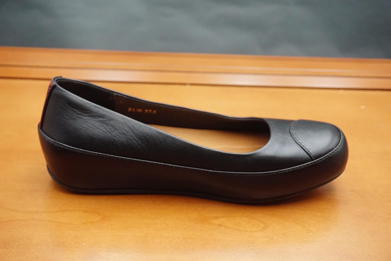 FitFlop Flats Women’s Size 6.5 US Black Leather Cushioned Slip On Casual Shoes