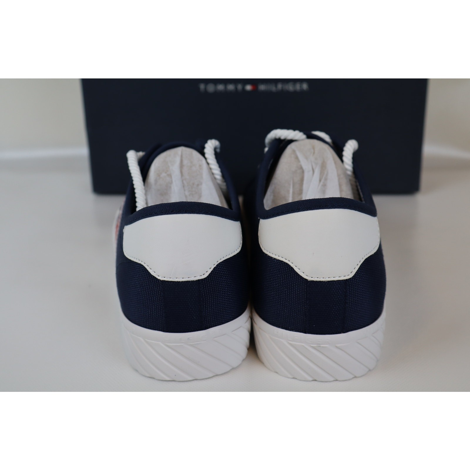 NEW Tommy Hilfiger Hartliy Sneakers Women’s Navy Blue Low Top Lace Up Size 9.5M