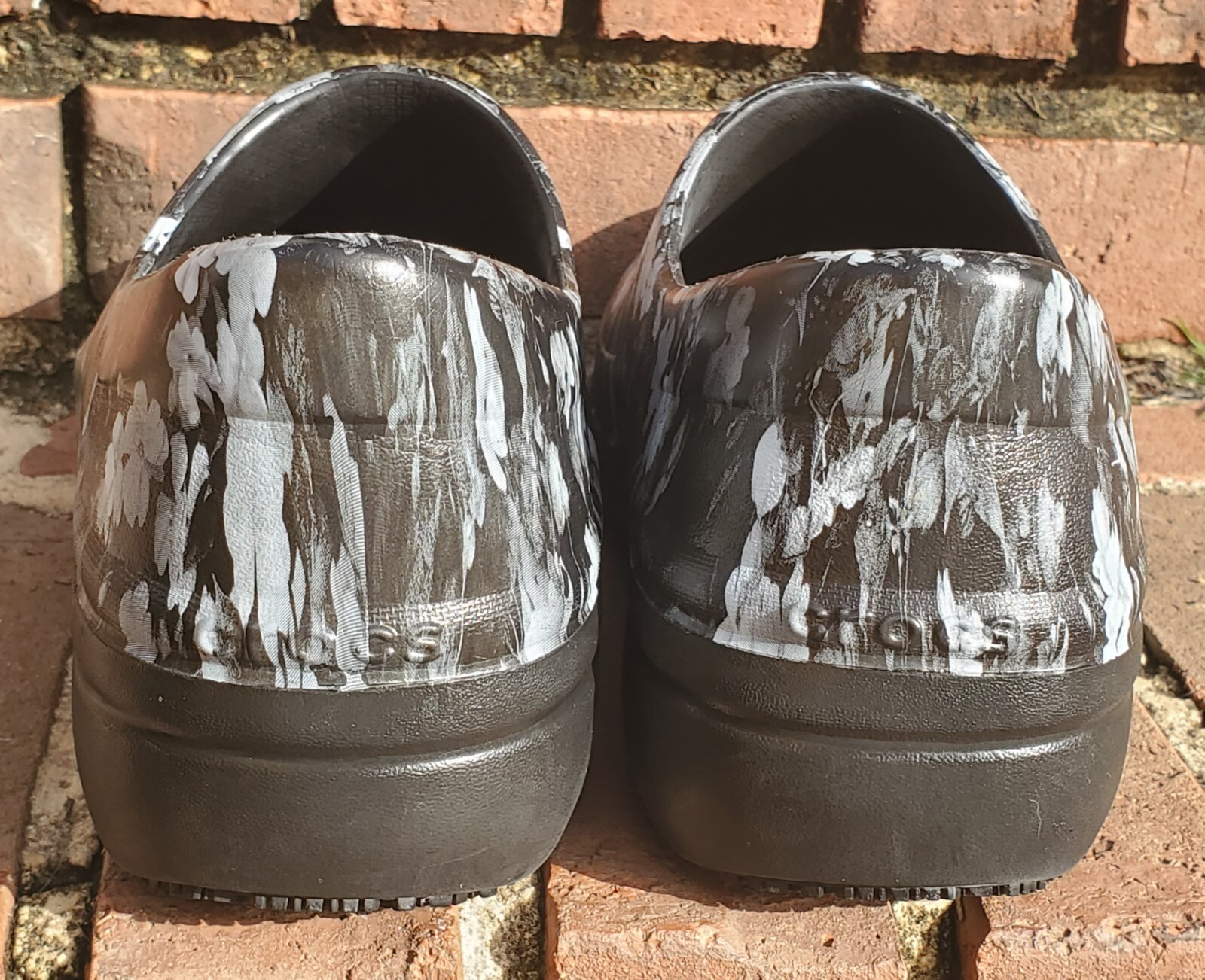 *Crocs*Neria Pro II●Women’s Clogs Sz.W10●Graphic Floral Print●Slip Resistant🐊