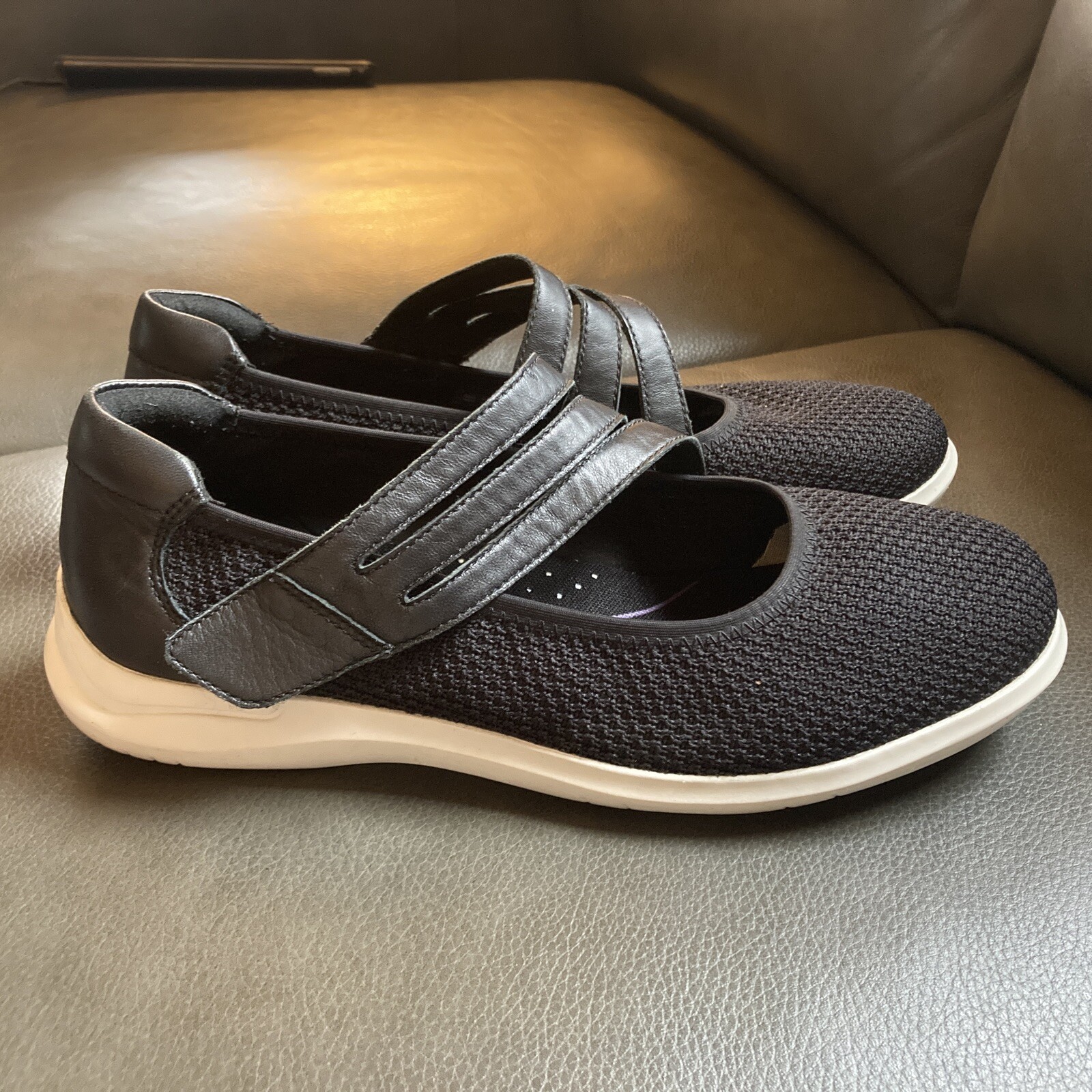 ARAVON Mary Jane Sneakers Sz 10 Black Textile Activewear Shoes Hook Loop EUC