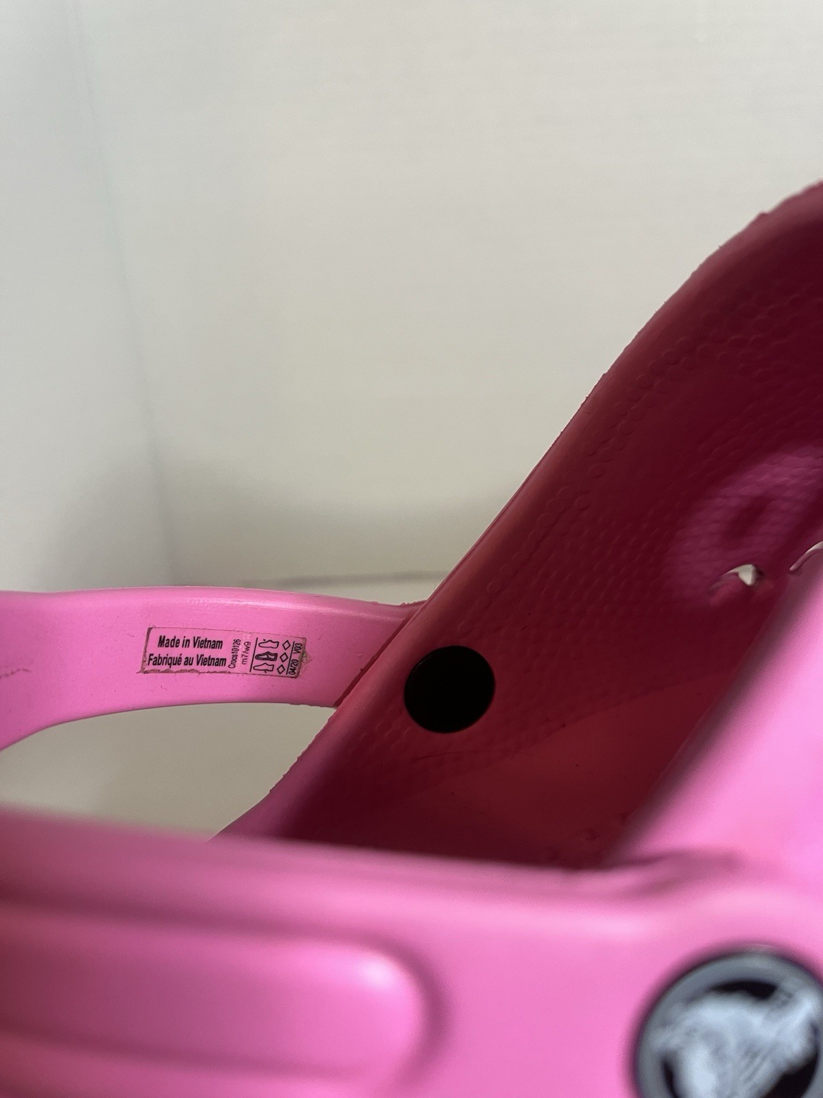 Crocs Baya Clogs Electric Pink Unisex M7 W9 Slip On Shoes EUC