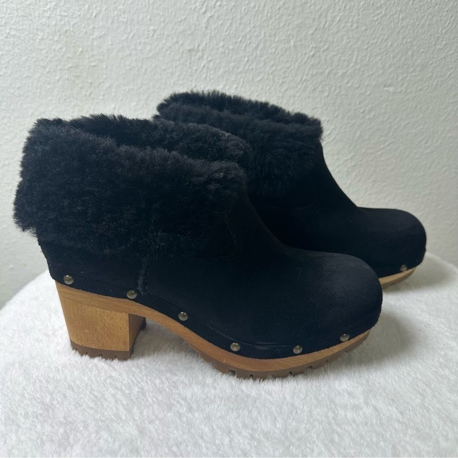 UGG Thebes Black Suede Clog Wooden Bootie Mules with Faux Fur Trim Size 5