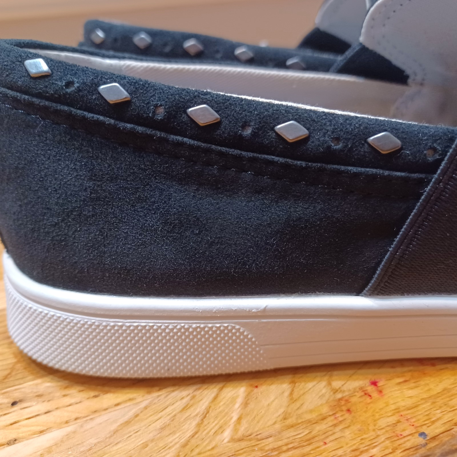 Spenco Santa Barbara Women’s Size 6 D Sneakers Rivet Slip-On Suede Shoes