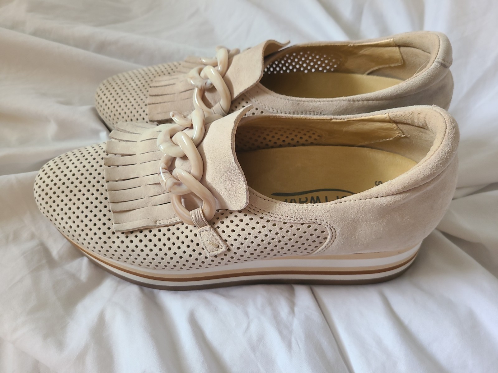 Softwaves Cadie Women’s 40 9.5- 10 Beige Leather Slip On Arch Support Sneaker