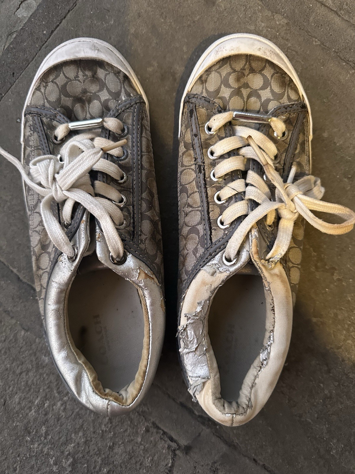 Coach Signature Logo Canvas Francesca Women’s Sneaker Gray/White/Silver 7.5