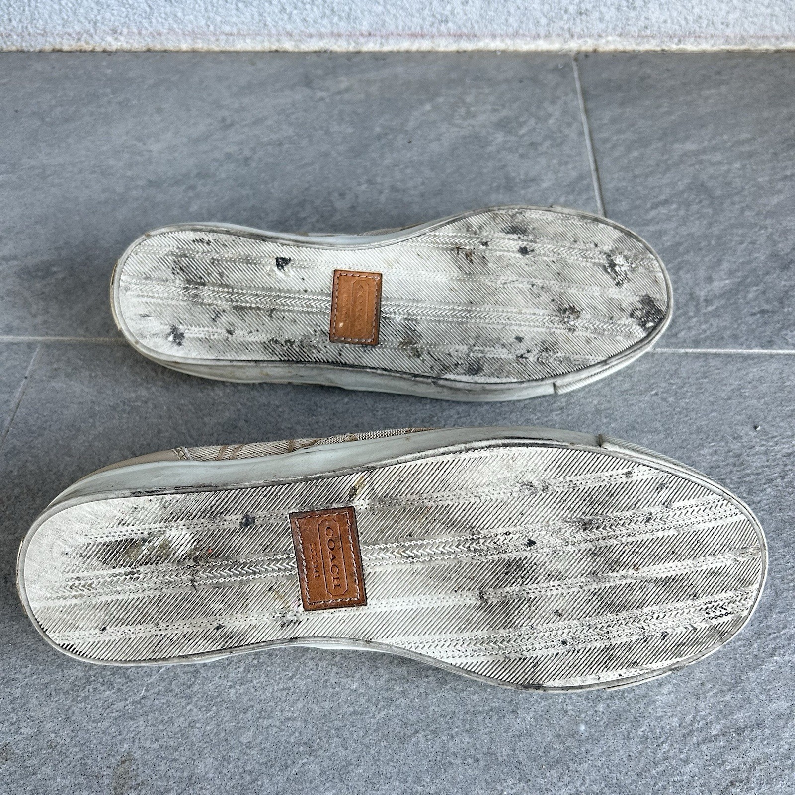 Coach Alegra Light Brown Signature Slip-On Sneaker Size Women’s 8.5US/39EU