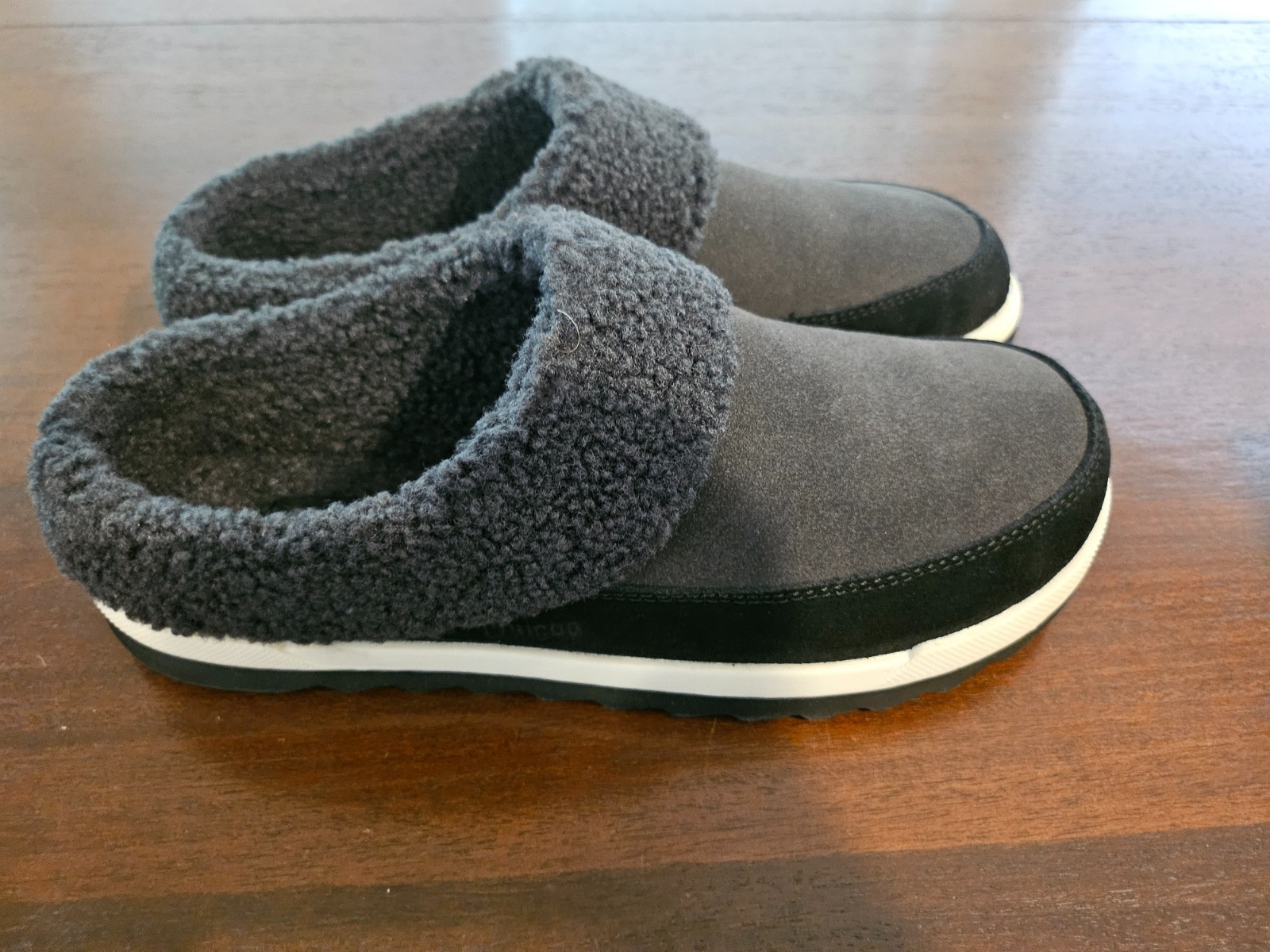 Cougar Water Repellent Suede and Faux Fur Clogs Black Gray Size 10