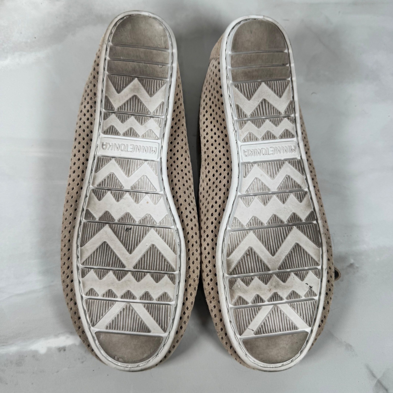 Minnetonka Tan Suede Perforated Moccasins Comfort Neutral Casual Size 11