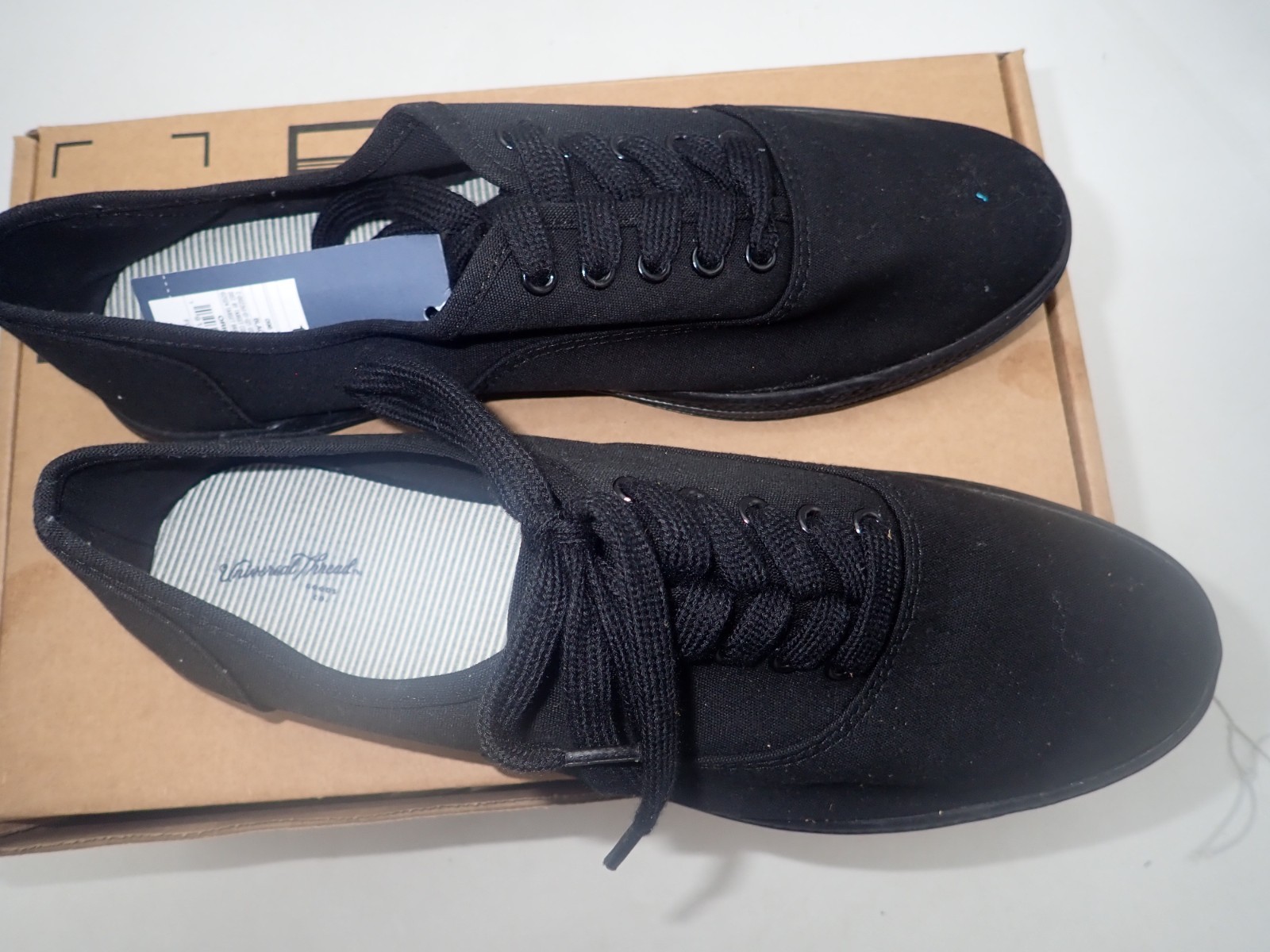 Lunea Canvas Apparel Sneakers – Universal Thread Size 10