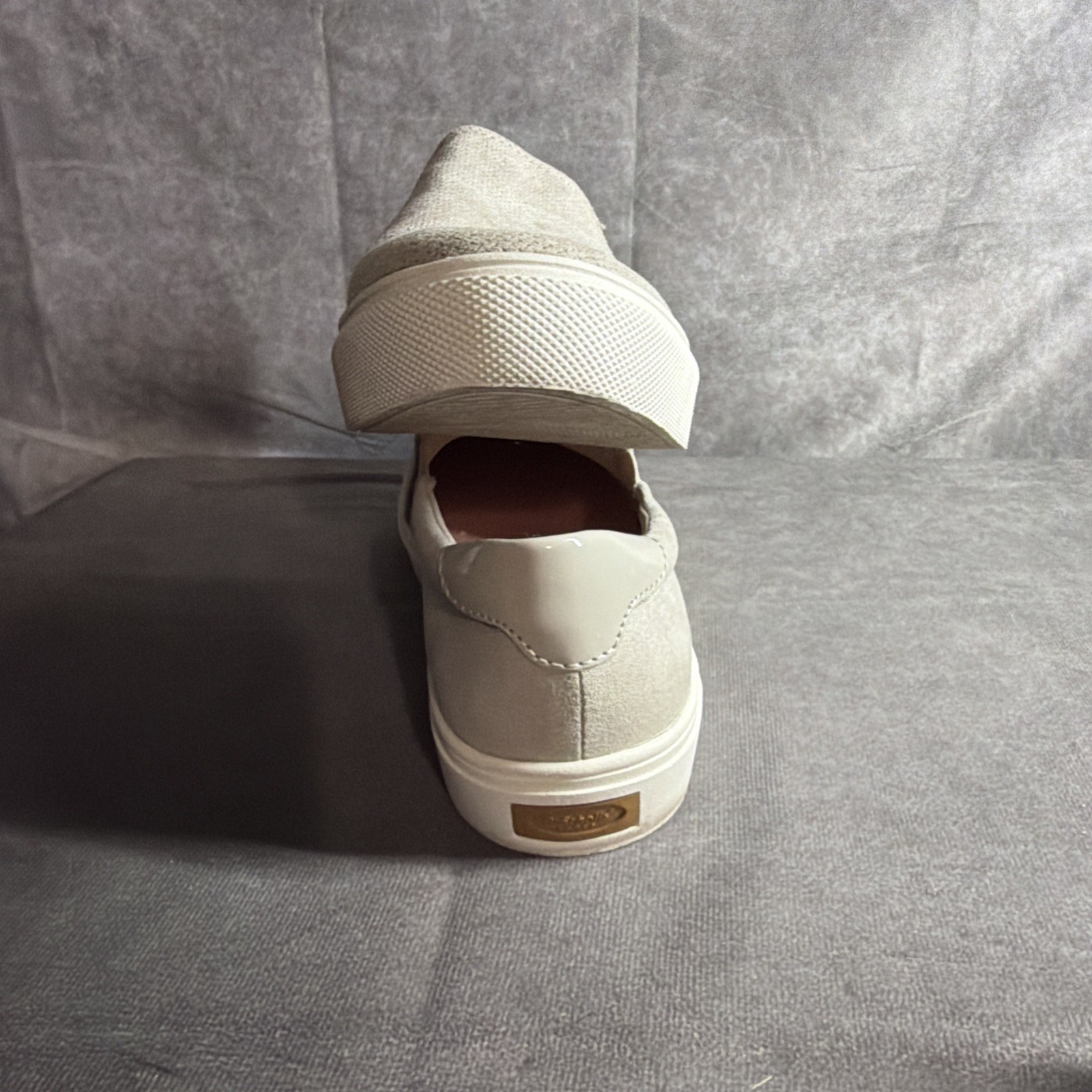 Dr. Scholls NOVA Women Shoe Sz 8.5 M Oyster Gray Microfiber Perf Slip On Sneaker