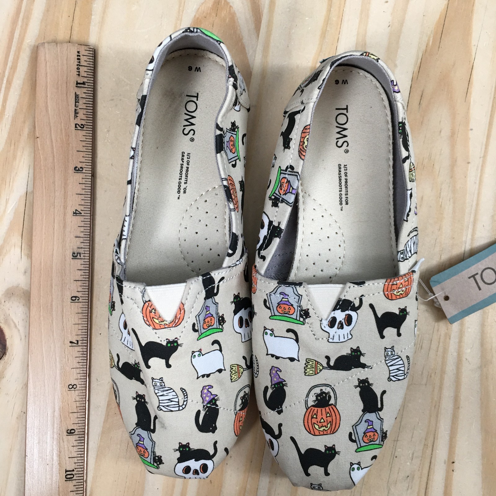 TOMS Belmont Shoes Womens 6 Halloween Cats Loafer Flats Beige Multicolor NEW