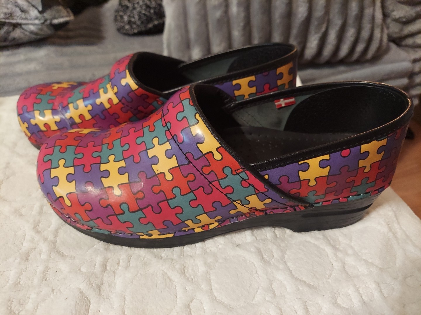 Sanita Women’s Puzzle Pattern professional clogs Size 10 (See Photos)