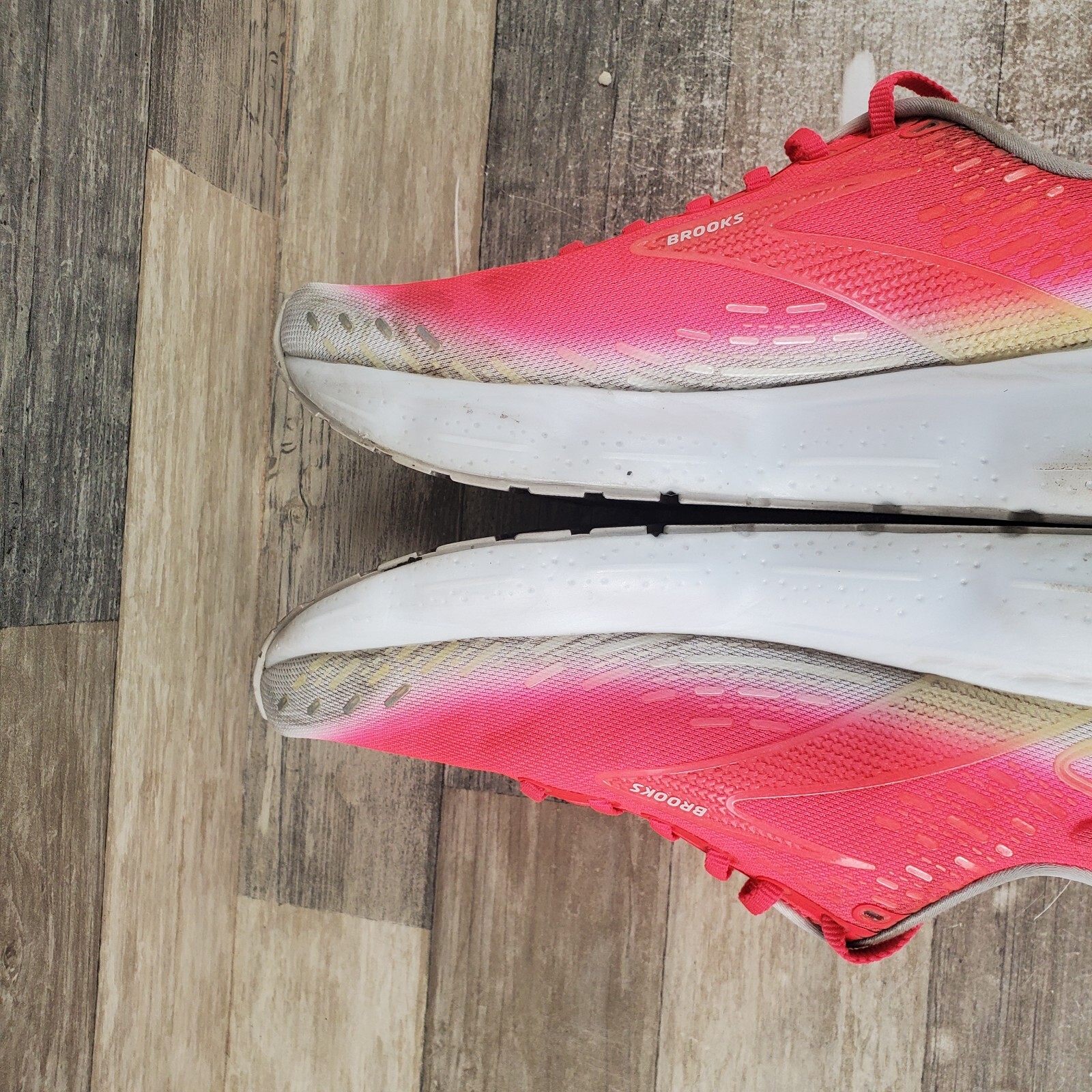 Brooks Glycerin 20 Womens Shoes Sz 10 B Diva Pink lilac White Lace-Up Sneakers