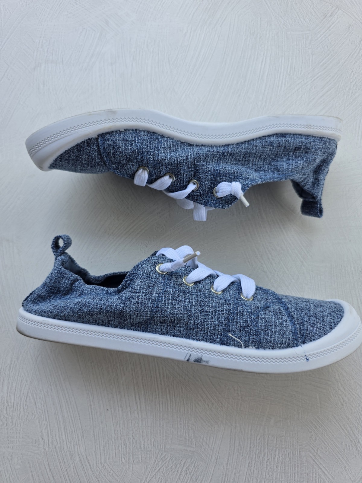 Sole Mates Women’s Size Medium Blue Sneakers 10.5″ Long