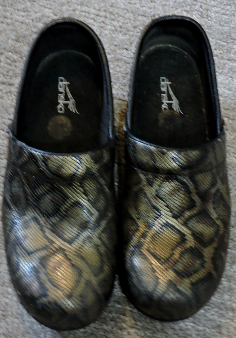 Dansko SZ 39 clogs textured blk/bronze snake print notice flaws on the edges
