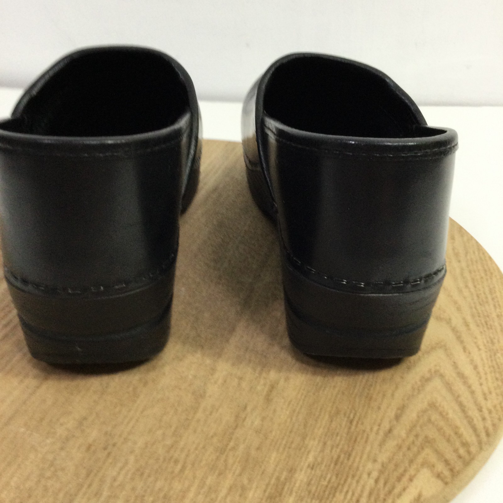 Dansko Women’s Professional Black Leather Clogs Work Nursing Shoes Size 8.5