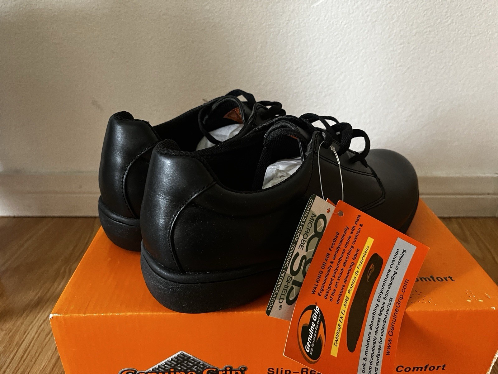 Genuine Grip Slip-Resistant With Comfort 420 Women Black Size 7.5W