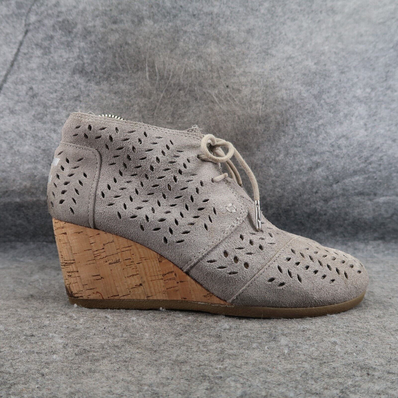 Toms Shoes Womens 7.5 Bootie Desert Wedge Drizzle Grey Suede Perforated Leaf