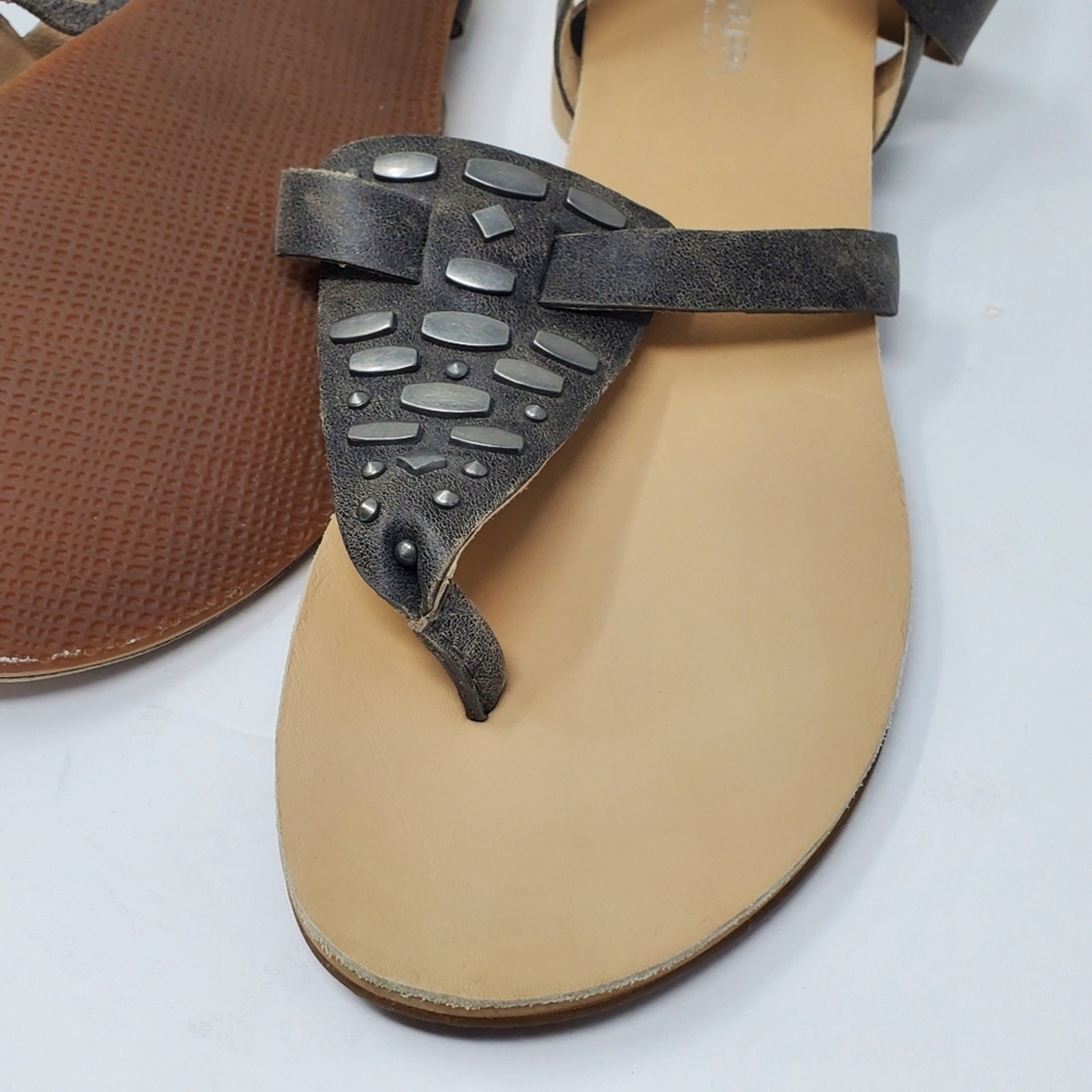 Koolaburra By UGG Acacia Leather studded ankle wrap strap sandal Great conditio