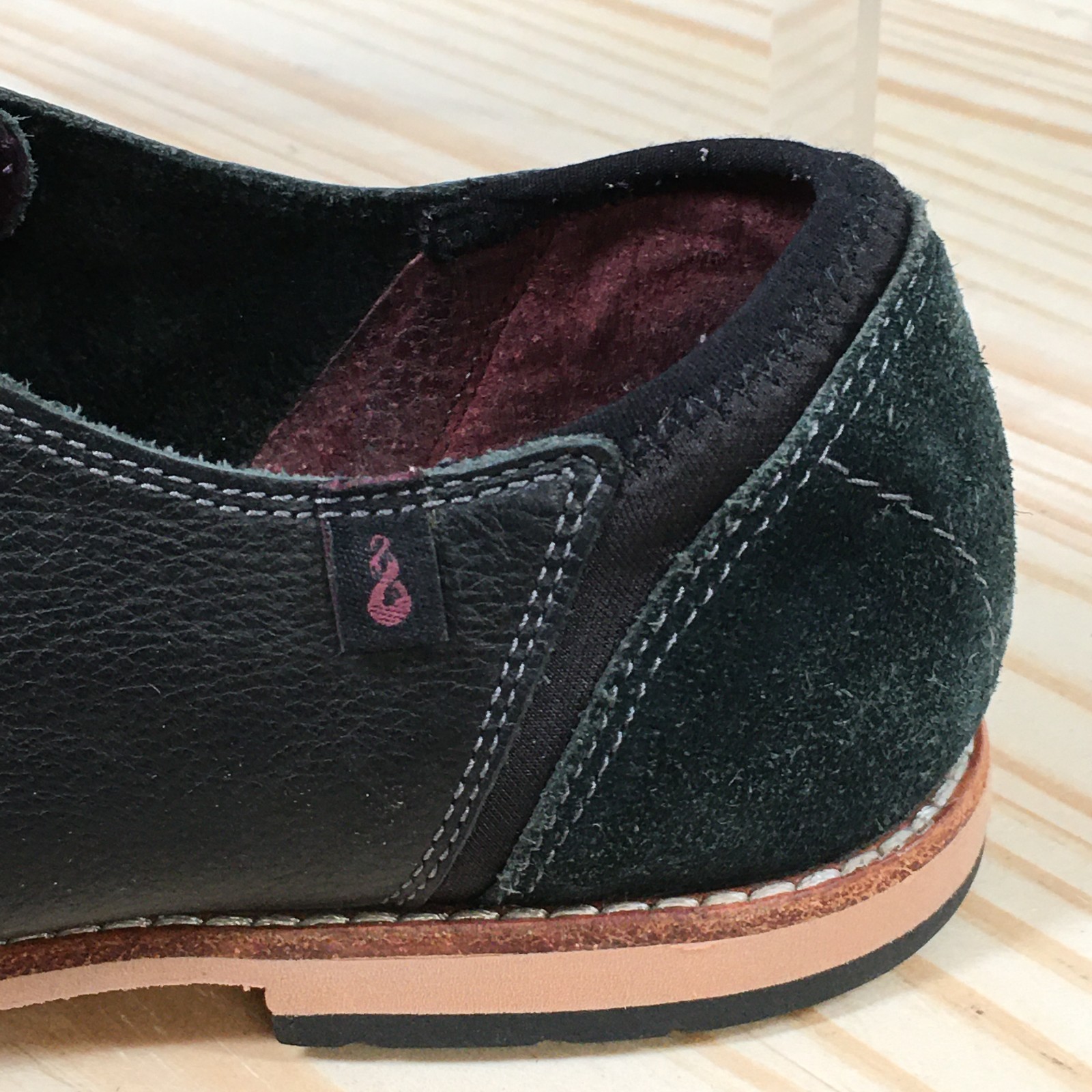 Ahnu Emery Oxford Womens 8 Black Leather Casual Lace Up Comfort Shoes Suede Trim