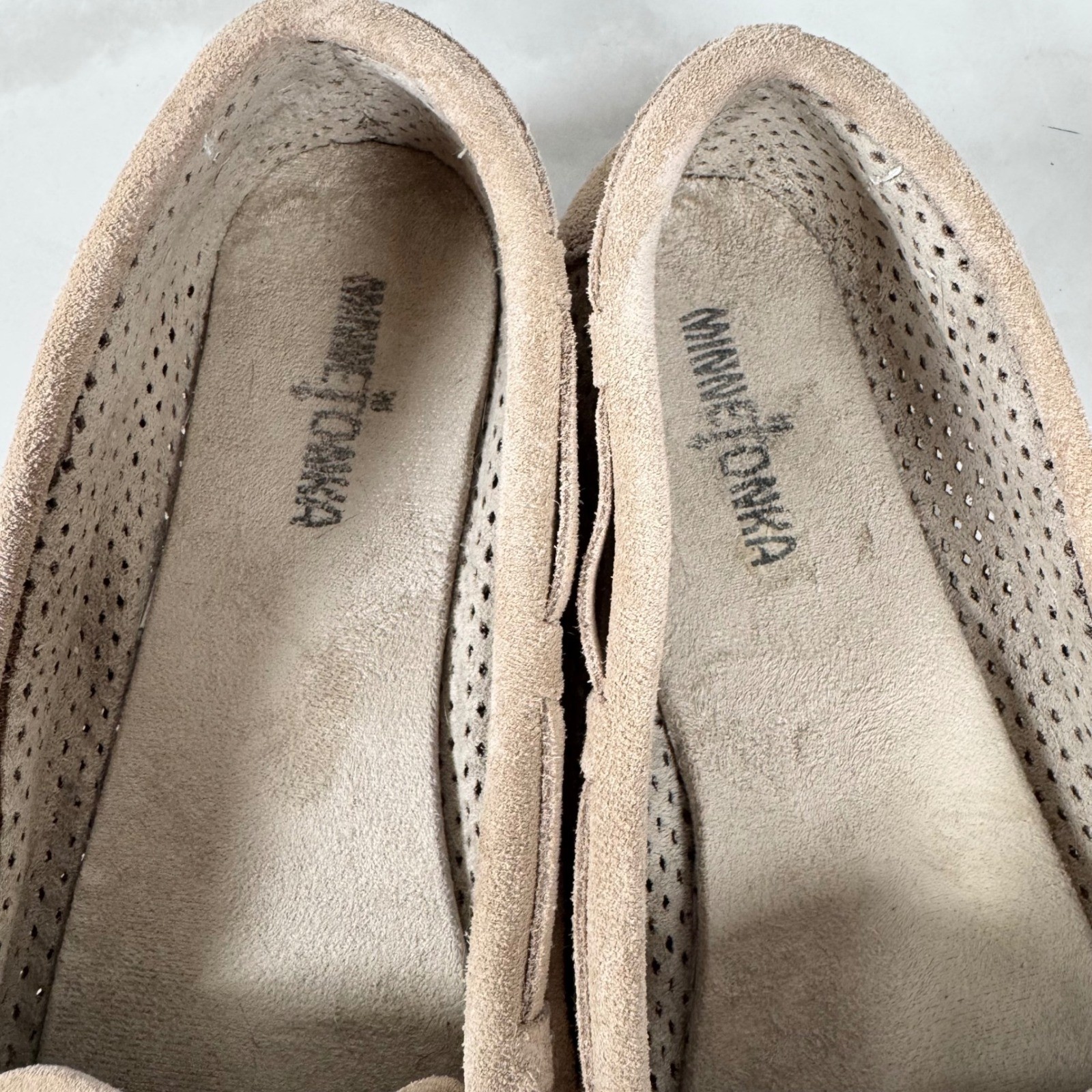 Minnetonka Tan Suede Perforated Moccasins Comfort Neutral Casual Size 11