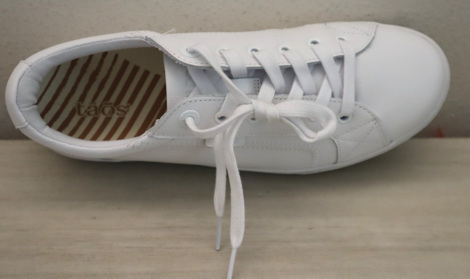 Taos PLX-13994A Women’s Sz 10.5M White Leather Plim Soul Lux Sneakers Shoes $170