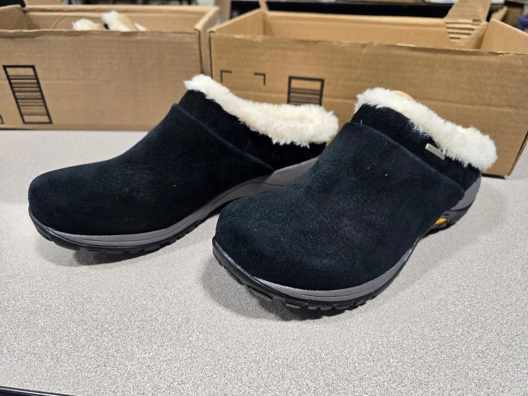 Pair of Dansko Vibram Pippy Women’s Outdoor Slip-On Sneaker Clogs Size 8.5-9