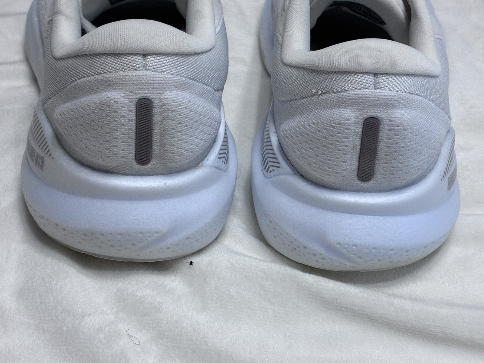 Brooks Adrenaline GTS 24 Women 9.5 White Mesh Running Athletic Sneakers