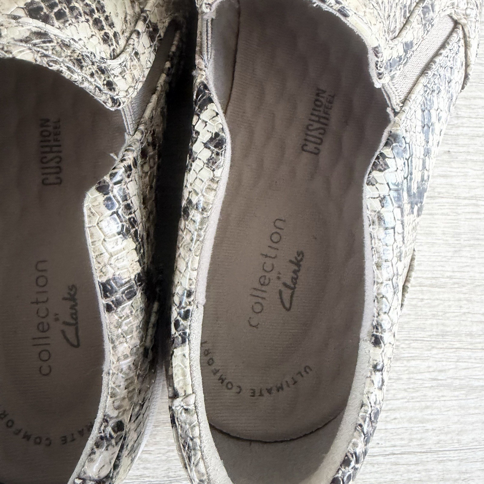Clarks Snake Print Slip-On Leather Sneaker Shoes Womens 8.5 W Wide Pawley Bliss