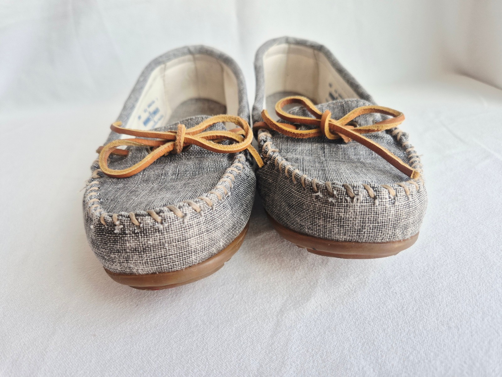 Minnetonka Canvas Rawhide Lace Moccasin Shoe Comfort Lightweight Grey Womens 6.5