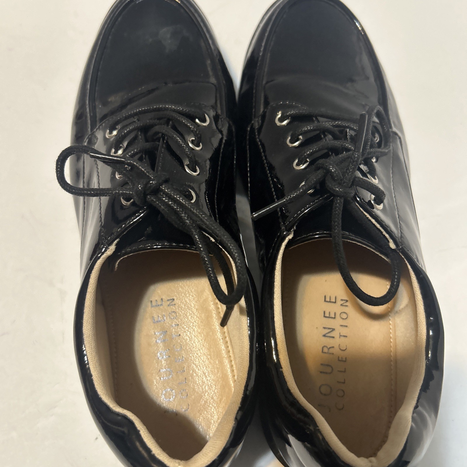Journee Collection Zina Oxford Shoes Womens Sz10 almond Toe Patent Vegan Leather