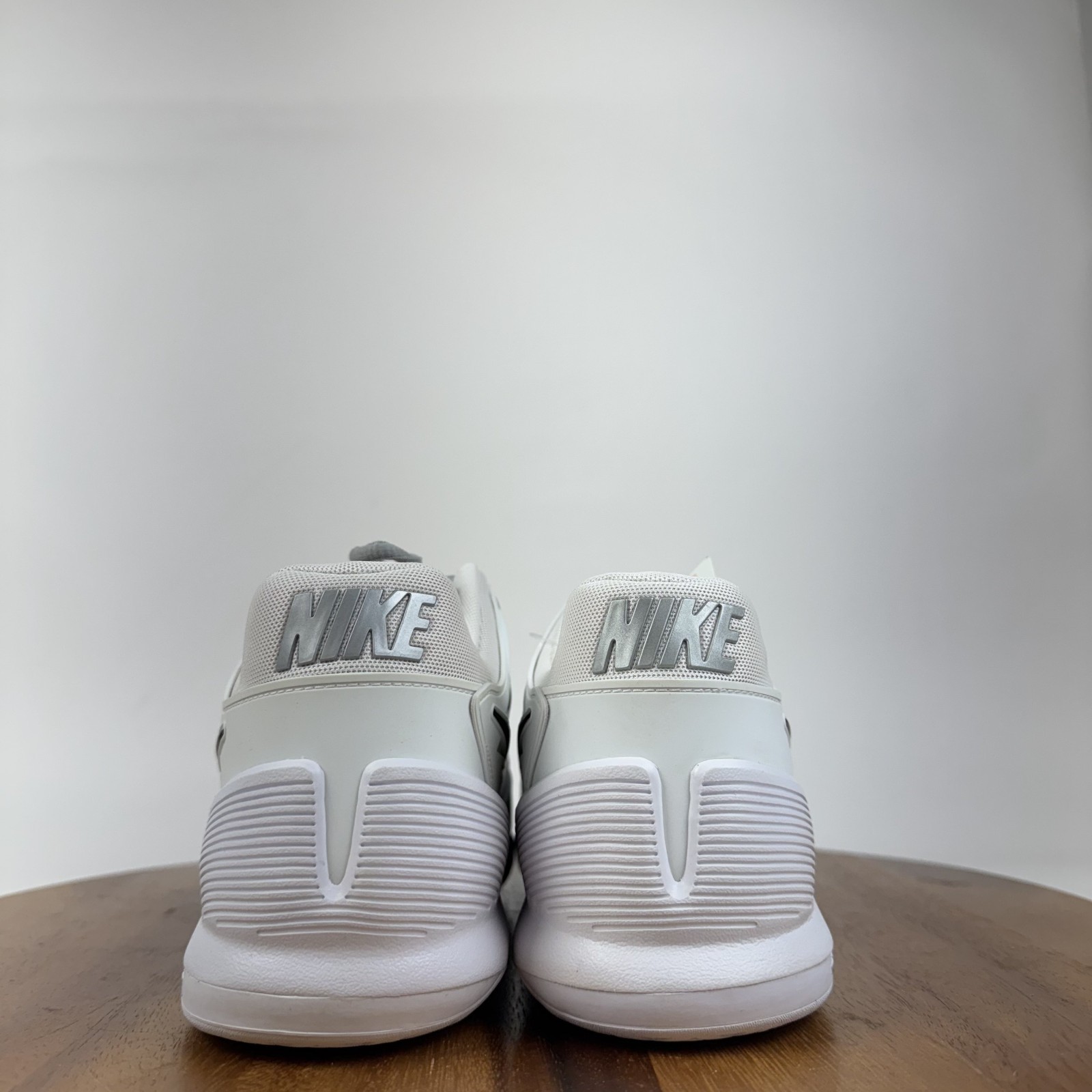 New Womens Nike Zoom Cage 2 White Comfort Athletic Tennis Sneakers Size 10.5 M