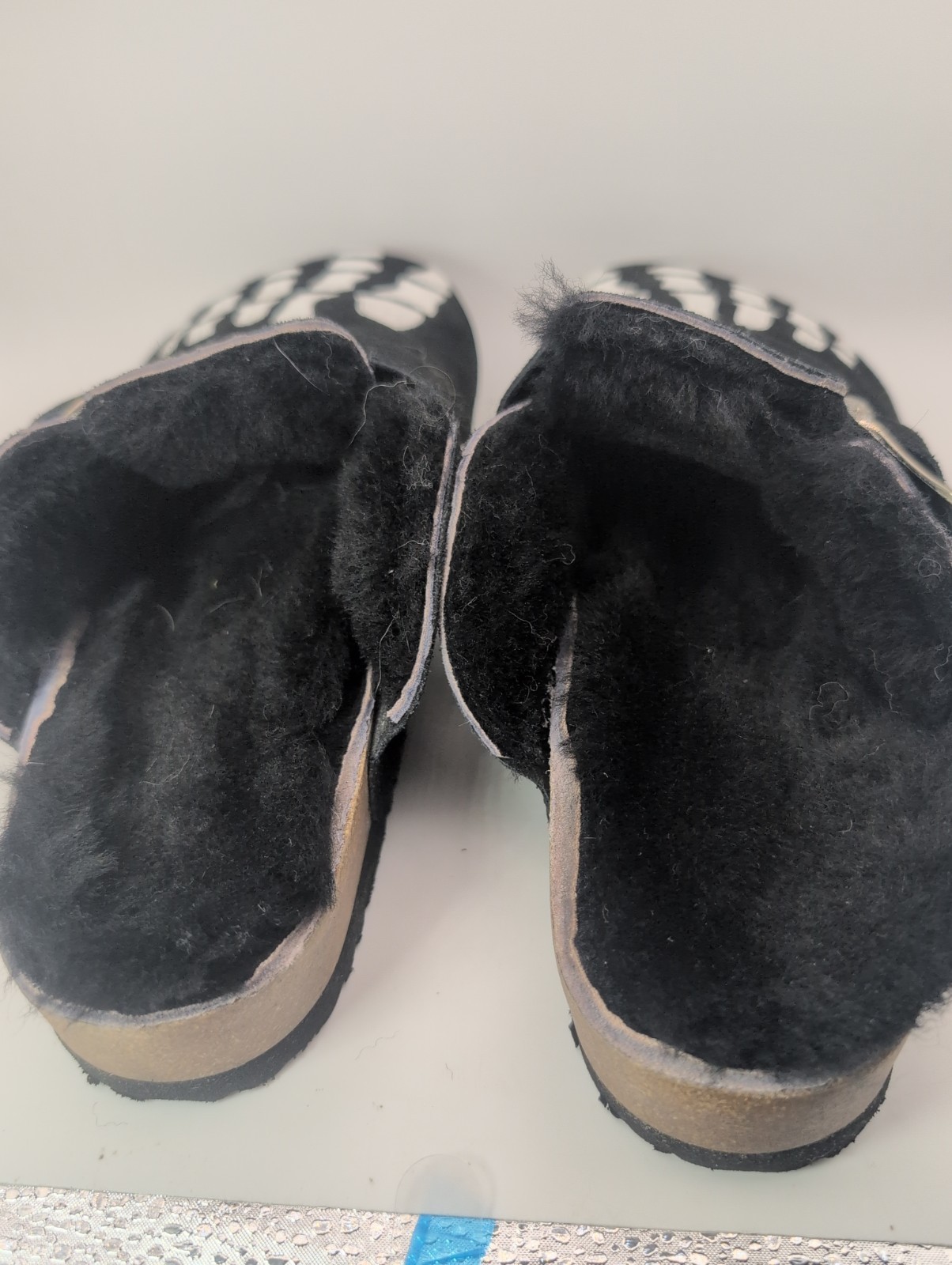 Black Skeleton Embroidered Clogs Fuzzy Soft Black Interior Women’s 7 Halloween