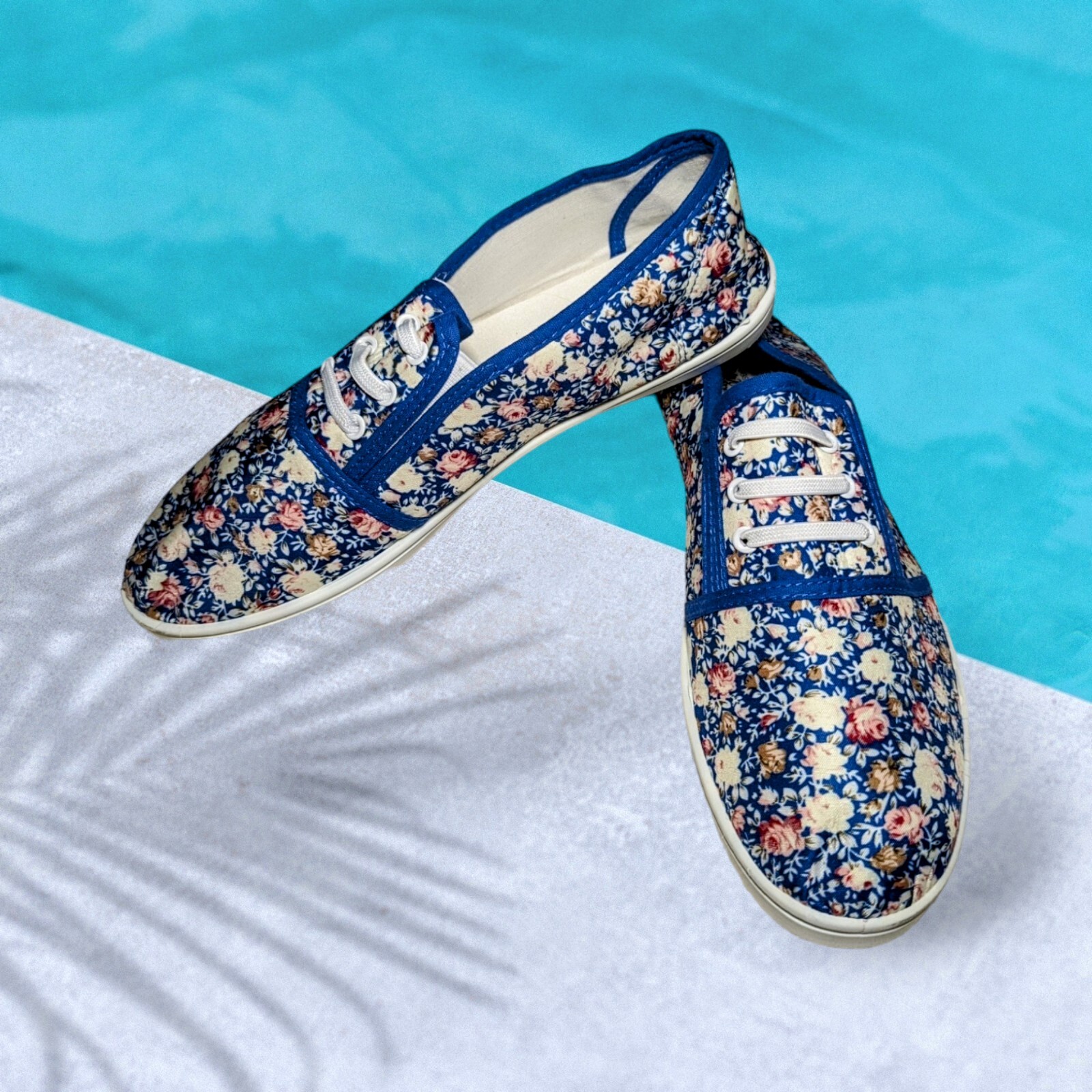 Blue FLORAL Flower Print Shoes Women’s Size 11 Casual Sneakers STRETCH Pull On