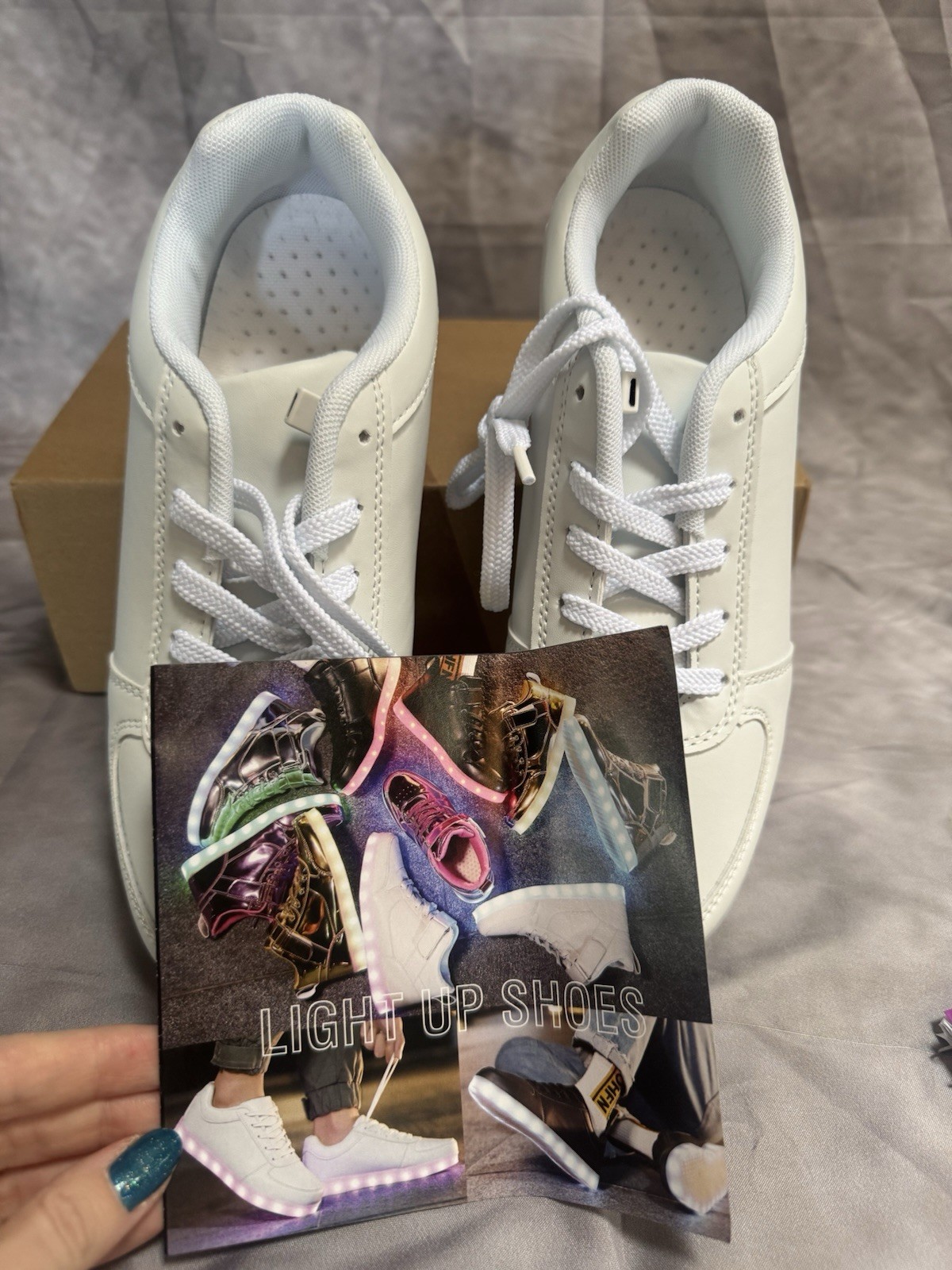 YuanRoad White Unisex LED Light Up Sneakers Women’s Size 8.5