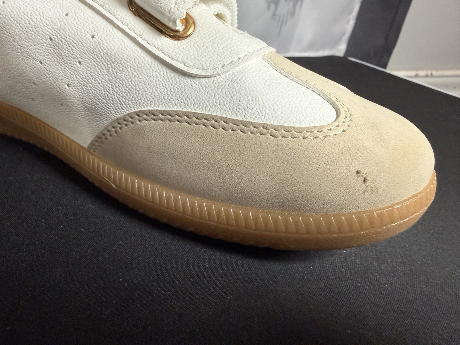 Dolce Vita Women’s Size 8.5 White Beige Hook & Loop Closure Sneaker With Defect