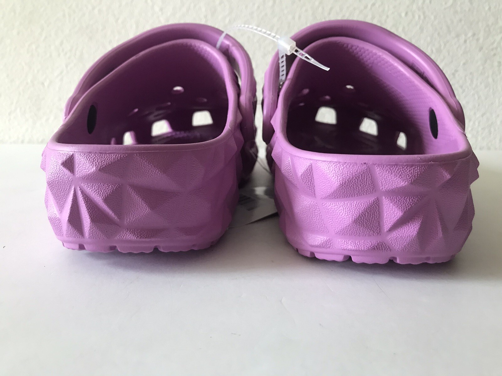 WOMEN’S CROCS MAUVE CLASSIC GEOMETRIC CLOG SIZE 7 BRAND NEW WITH TAGS