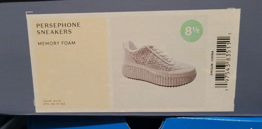 Universal Thread womens Persephone Sneakers Shoe size 8.5