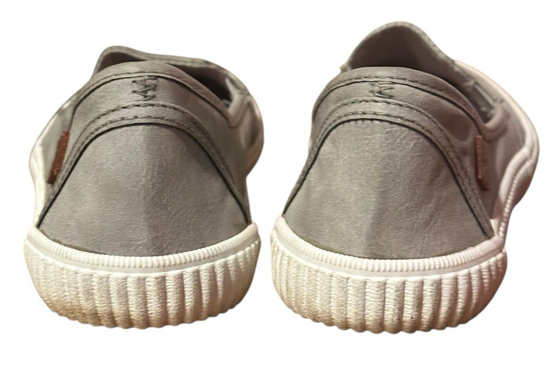 Women gray slip on Blowfish Malibu size 8 1/2 beach casual