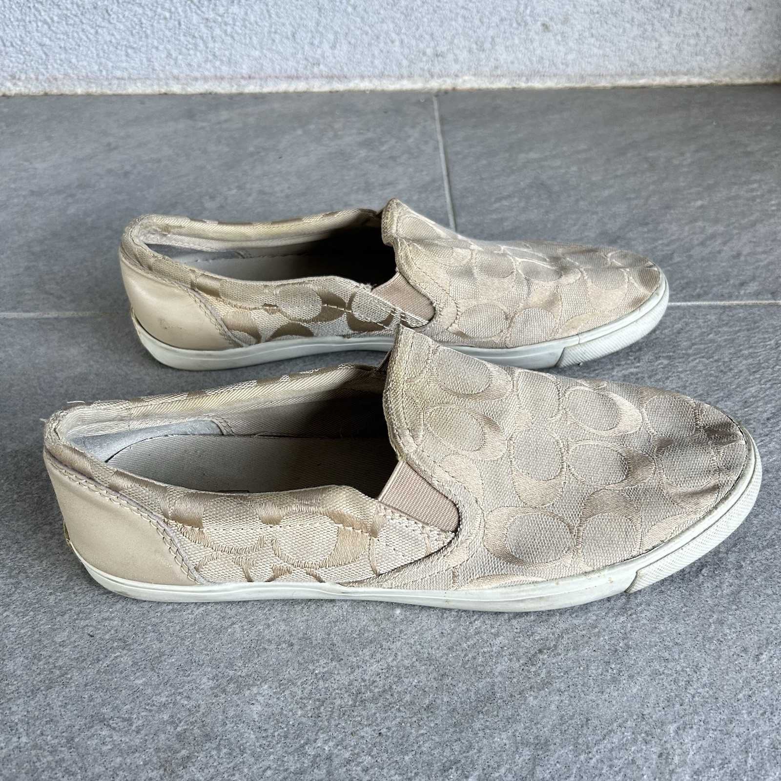 Coach Alegra Light Brown Signature Slip-On Sneaker Size Women’s 8.5US/39EU